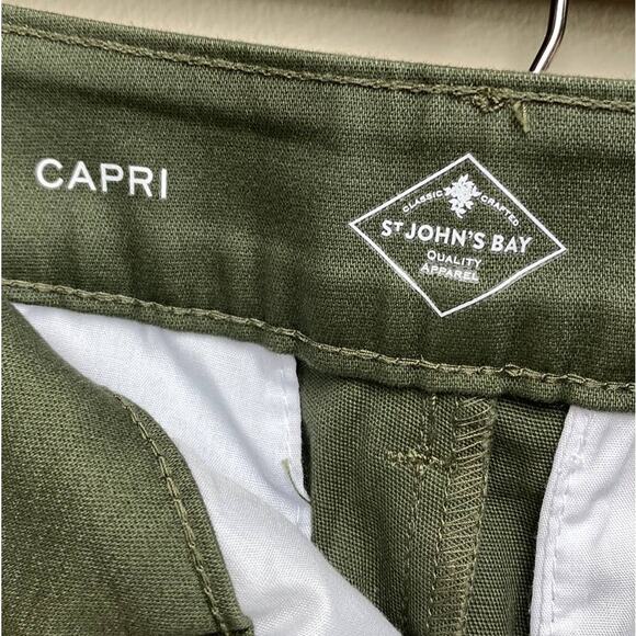 New St. John's Bay Women Oregano Color Mid Rise Flat Front Capri Pants Size 4 - Picture 3 of 4